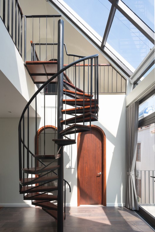 越南城市角落别墅 | 现代风格与自然景观的完美融合-37