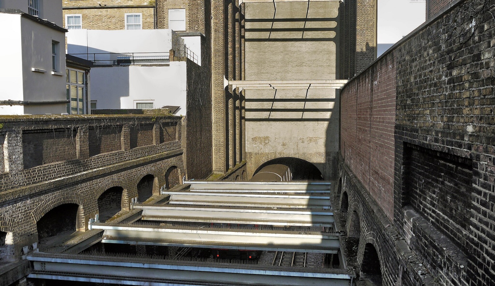 伦敦莱斯特花园“假房子”建筑项目丨英国伦敦-14