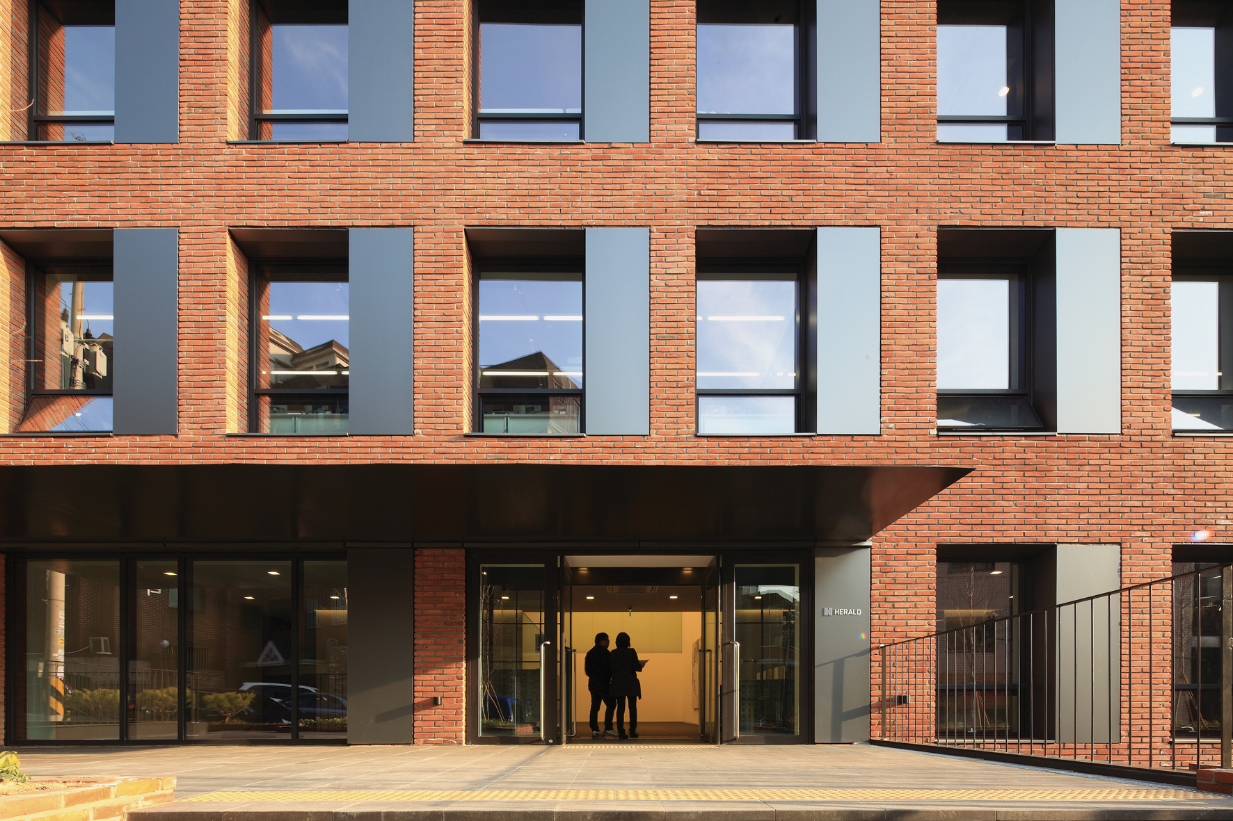 韩联社总部大楼 | 和谐融入环境，创新空间设计-13