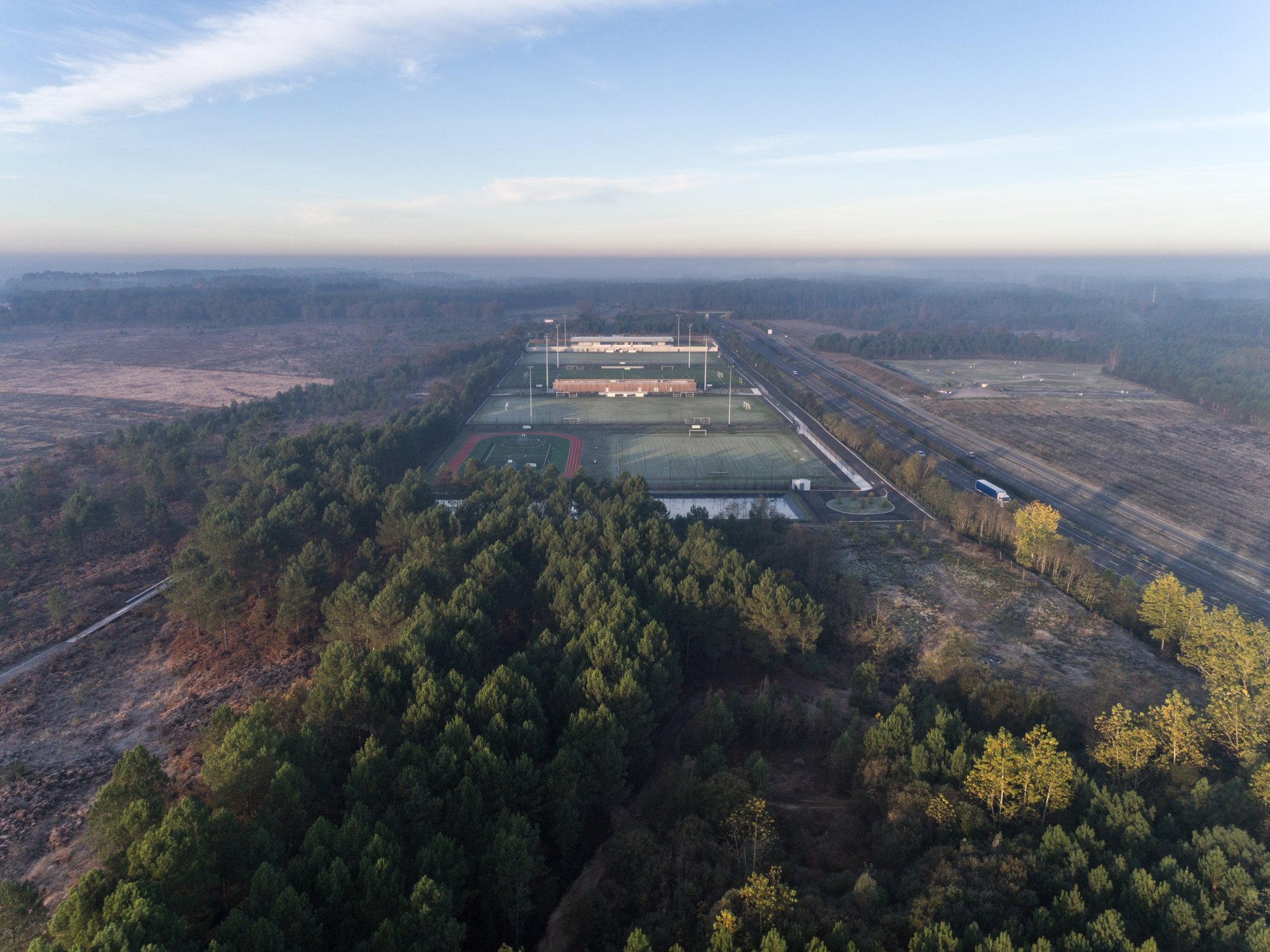 绿意盎然的 Plaine des Sports 体育公园-1