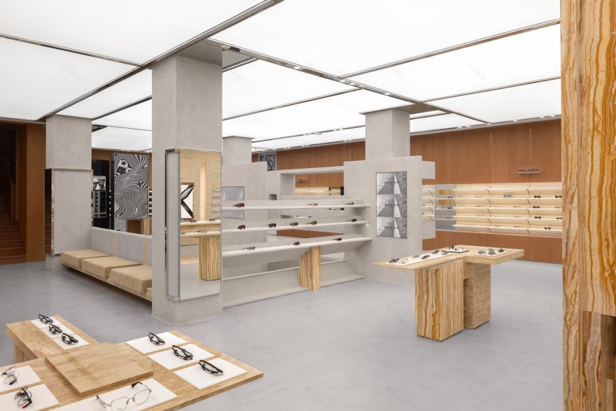 暴龙旗舰店
注:BOLON通常是眼镜品牌暴龙的英文名称,结合语境这里翻译为暴龙旗舰店 丨未明确具体设计公司,设计总监为Jingze Li-20