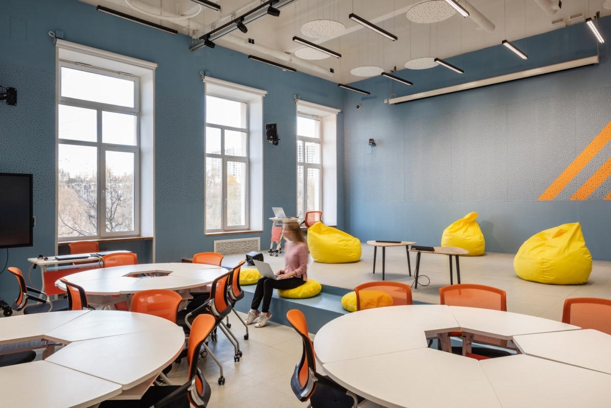 莫斯科 Bauman 工程学校 IT 多边形教室丨俄罗斯莫斯科丨Tatyana Nemtinova 和 SmartVN-11