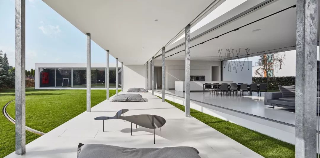 波兰 KWK PROMES 建筑工作室打造“跟随太阳轨迹移动的房子”-31