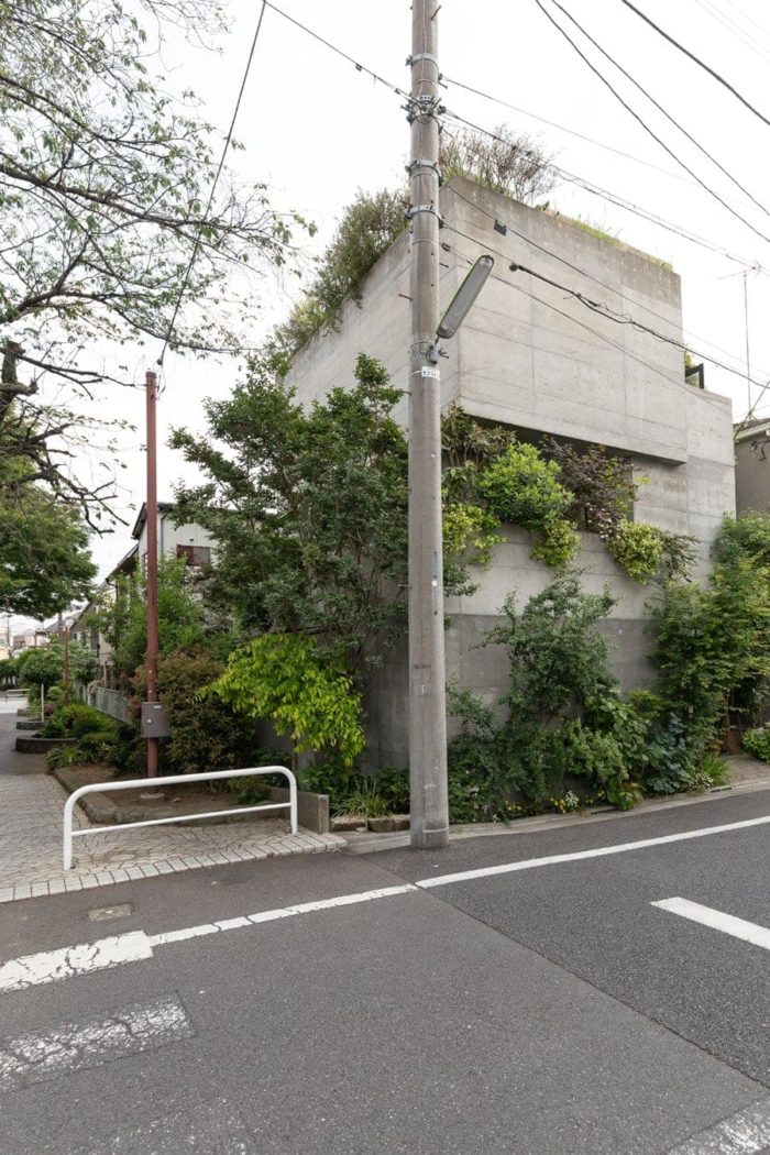 外に閉じ中に開く緑の家緑道の緑と一体化したRC造の立体庭園 | Green | 100%LiFE-1