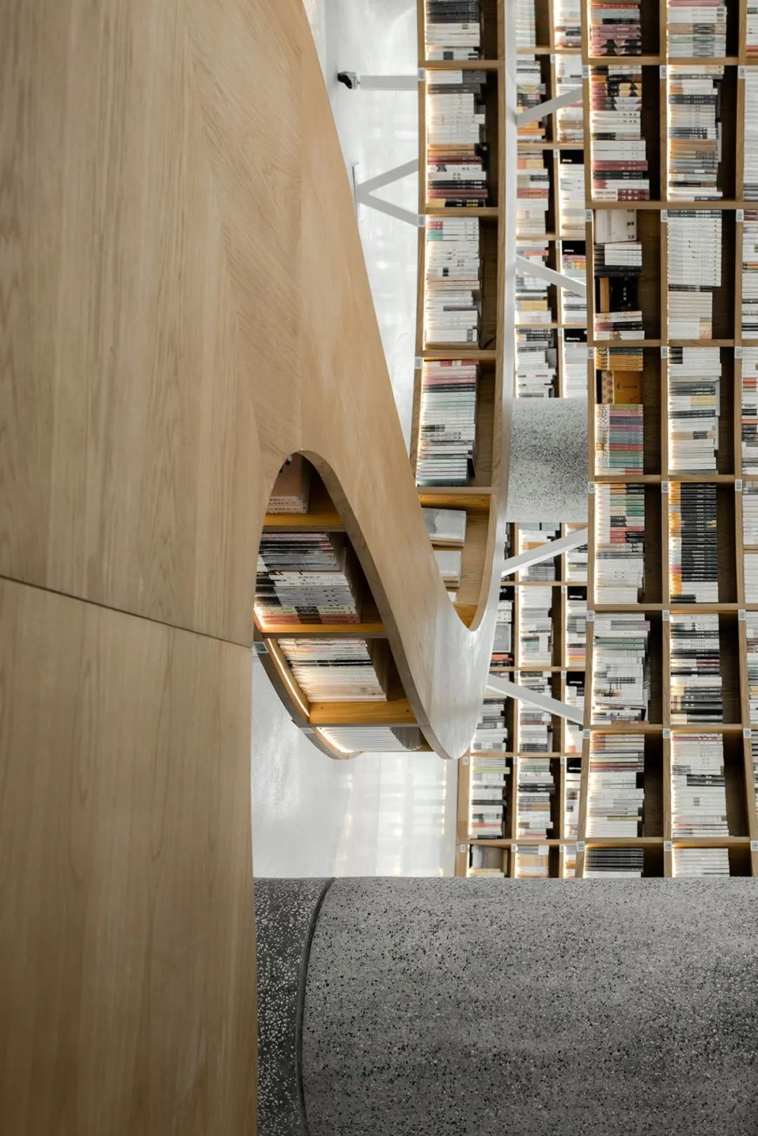 方庭书店 | 黑胶磁场中的艺术阅读空间-75