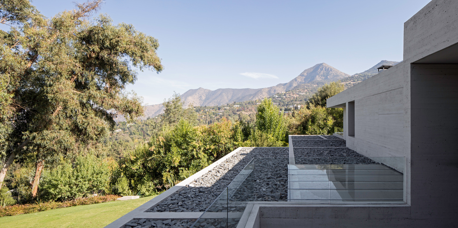 智利森林中的光影之家-25