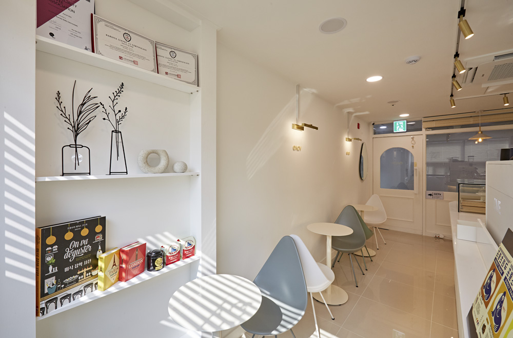 简约可爱 15 坪甜点咖啡厅设计-7