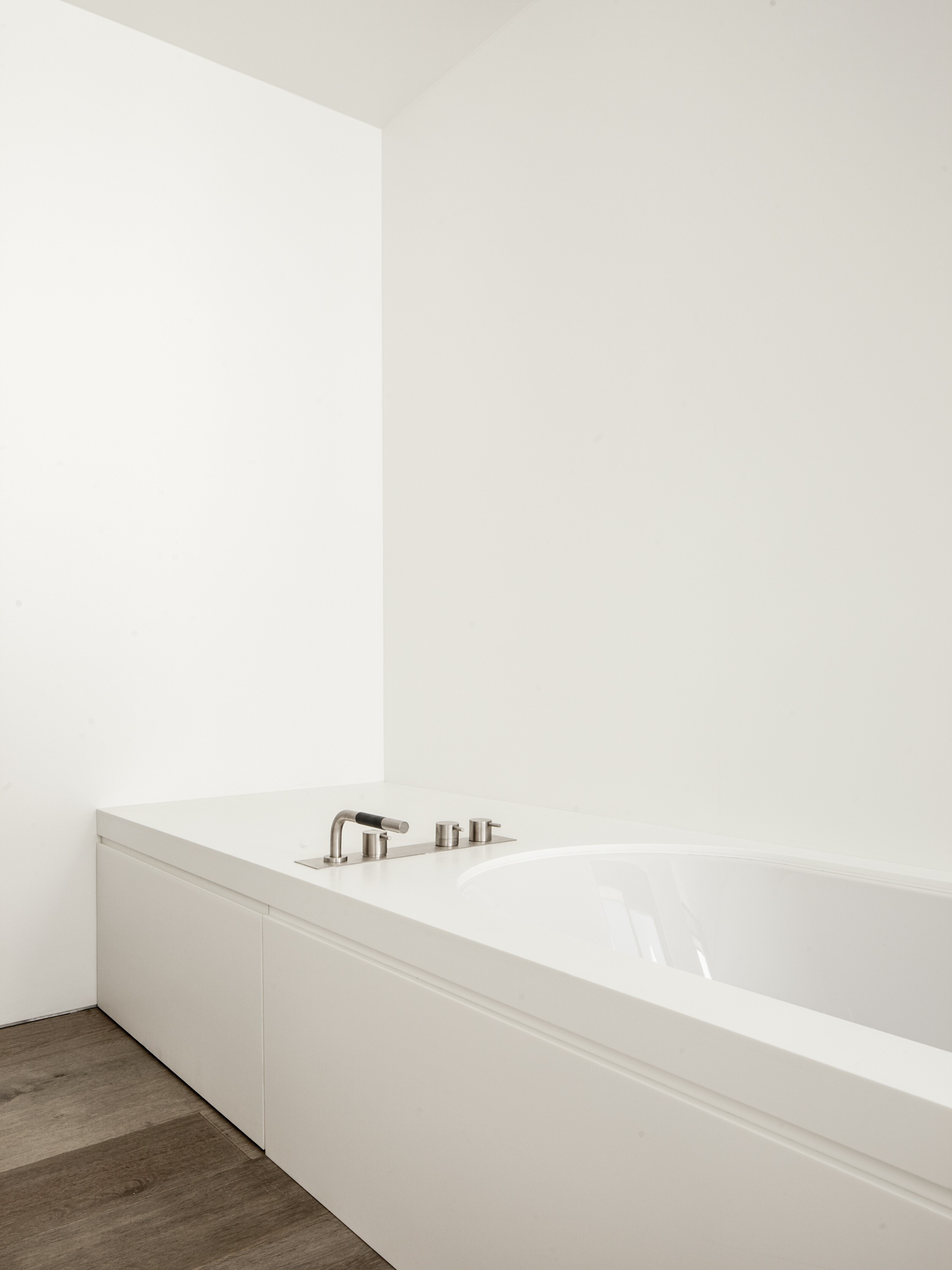 比利时 Aalst 山巅别墅——简约优雅的私人住宅设计-37