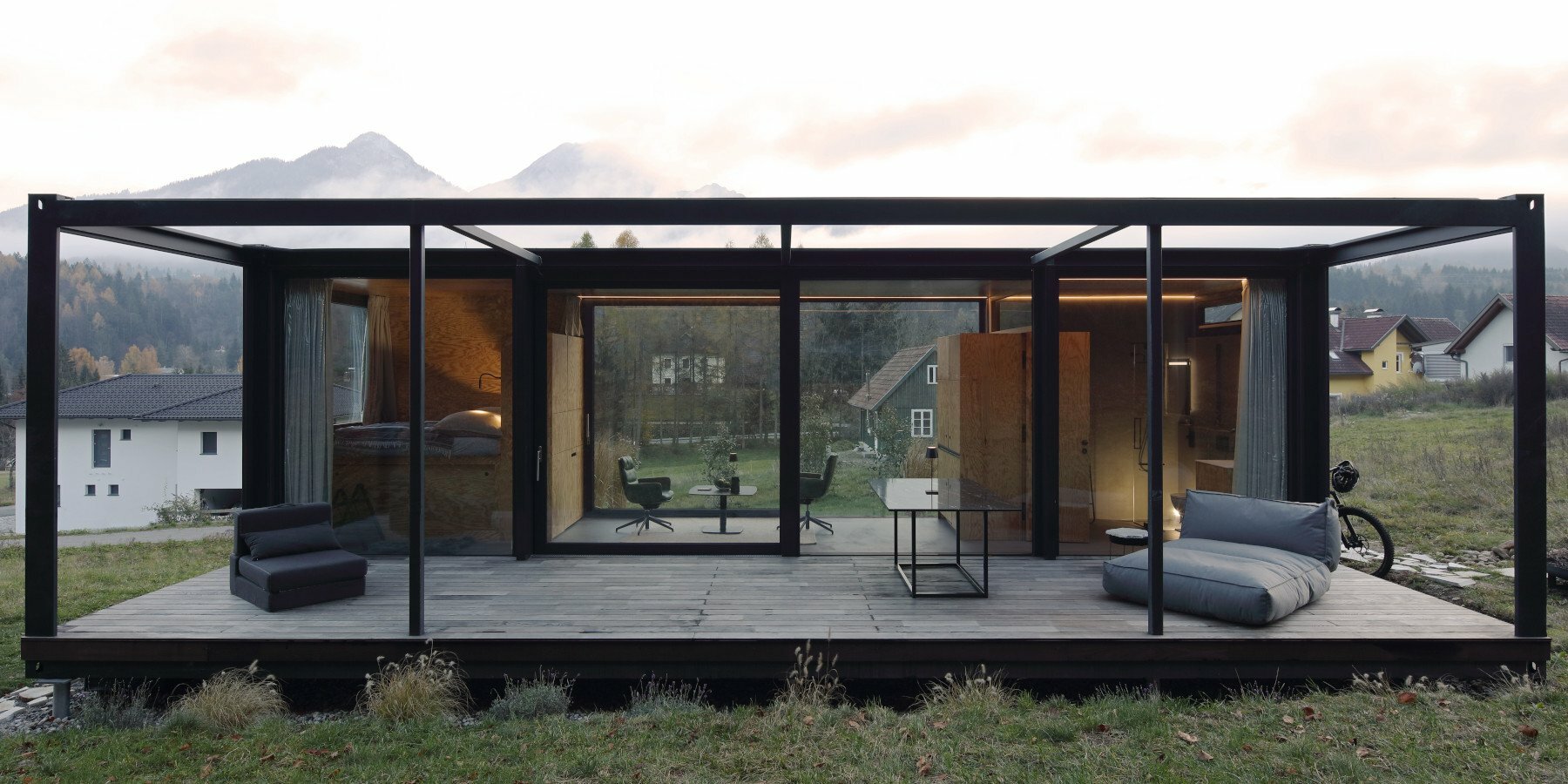奥地利最小集装箱周末别墅设计亮点-0