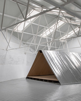 Armed Fabrics装置，意大利 / Paloma Cañizares