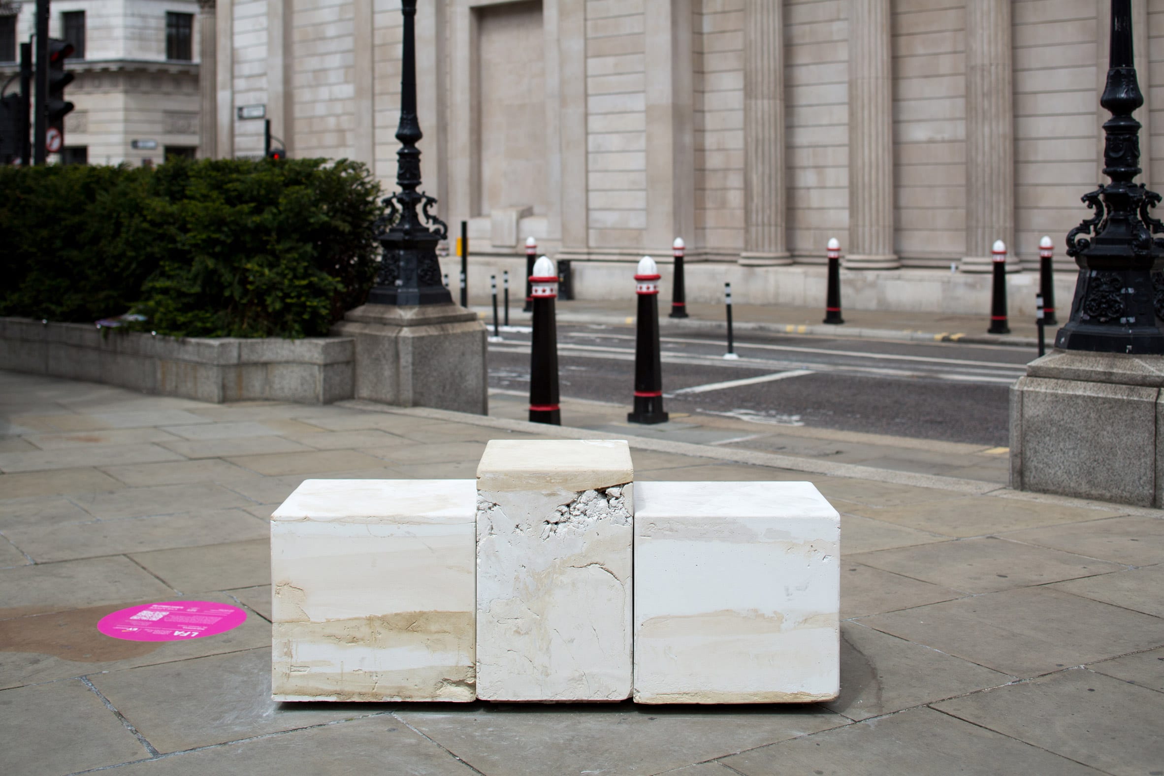 伦敦街头九大创意城市长椅，点亮城市空间-12