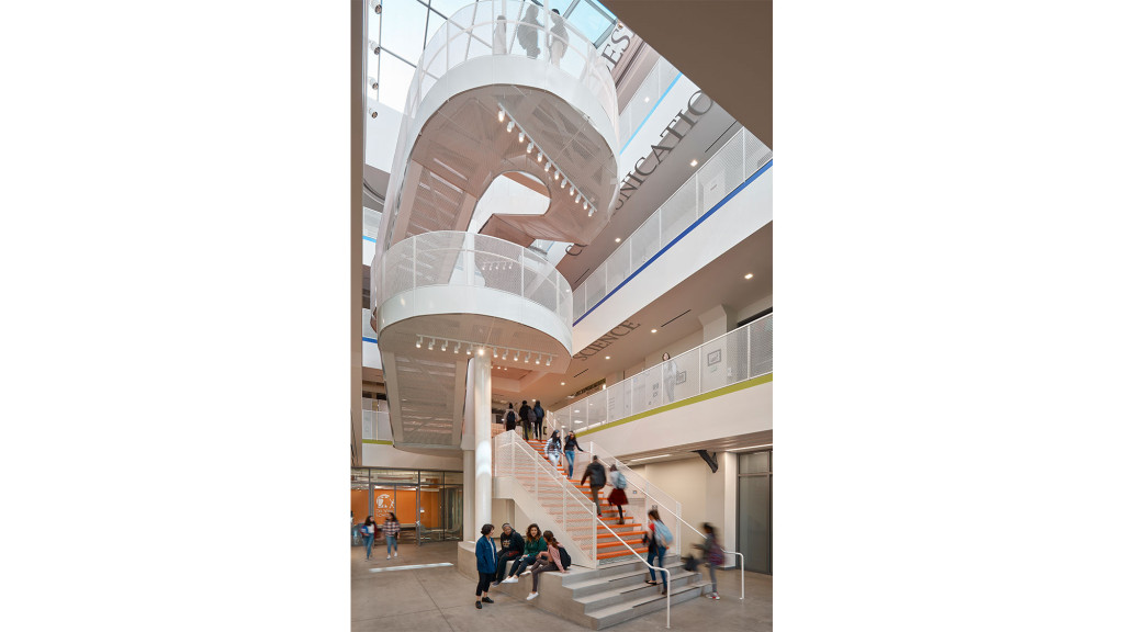 废弃办公楼变身高中新典范-3