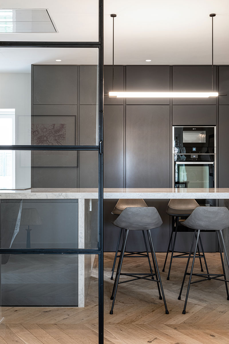 西班牙帕尔马时尚公寓 | 现代空间与艺术收藏的完美融合-14