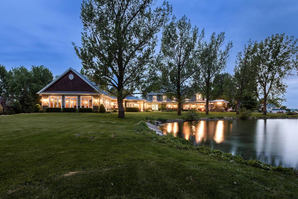 Valleyfield滨水宽敞房产丨加拿大魁北克丨Joli Joli Design-43