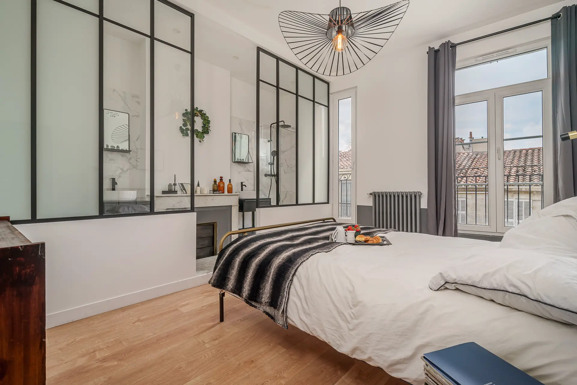 马赛一套翻新的公寓，可看到守护圣母院的景色-11