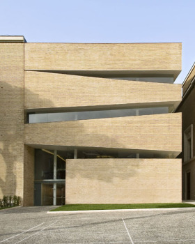 罗马 Pontificial Lateran 大学图书馆扩建与礼堂翻新