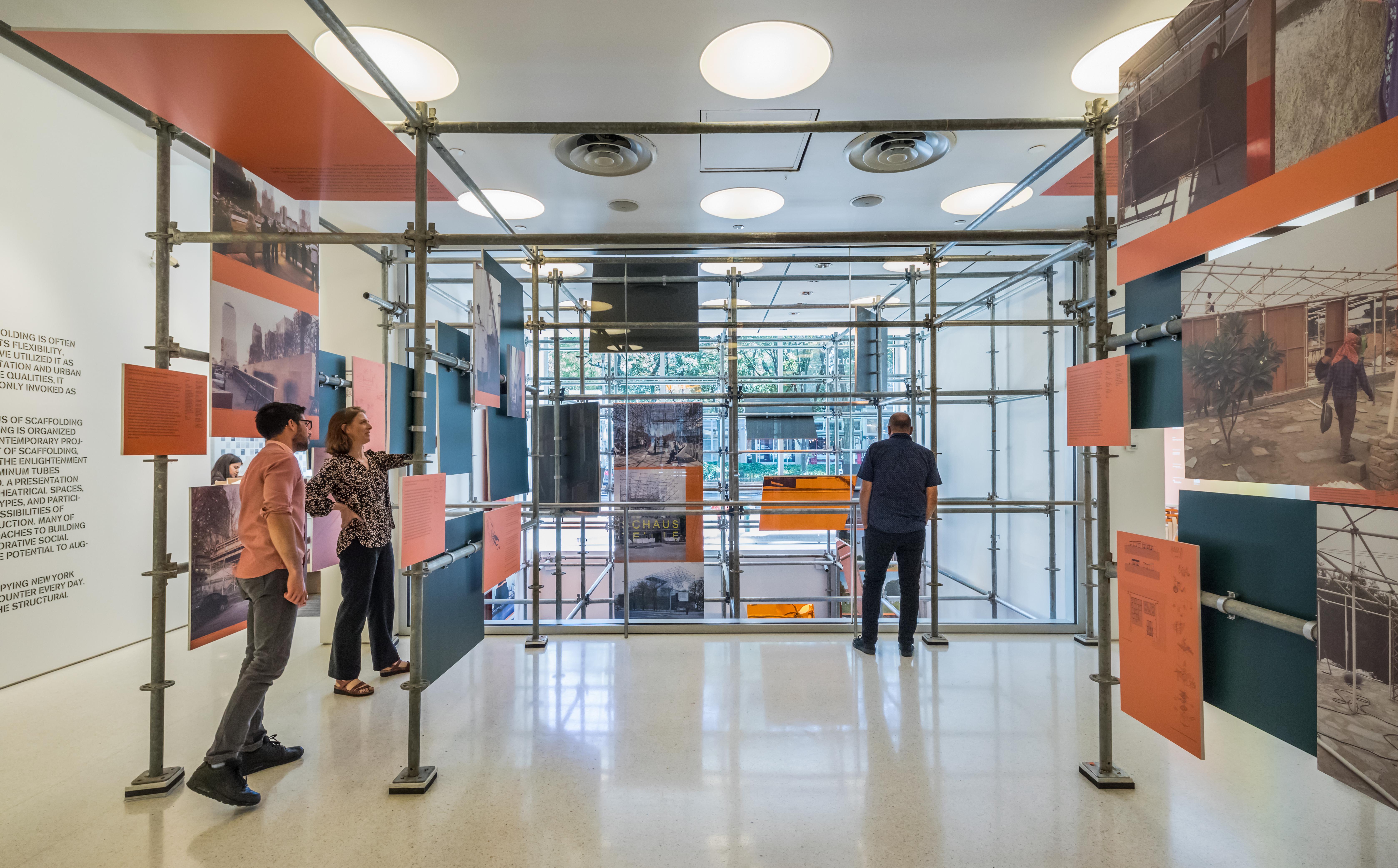 颠覆常规的脚手架展览-5