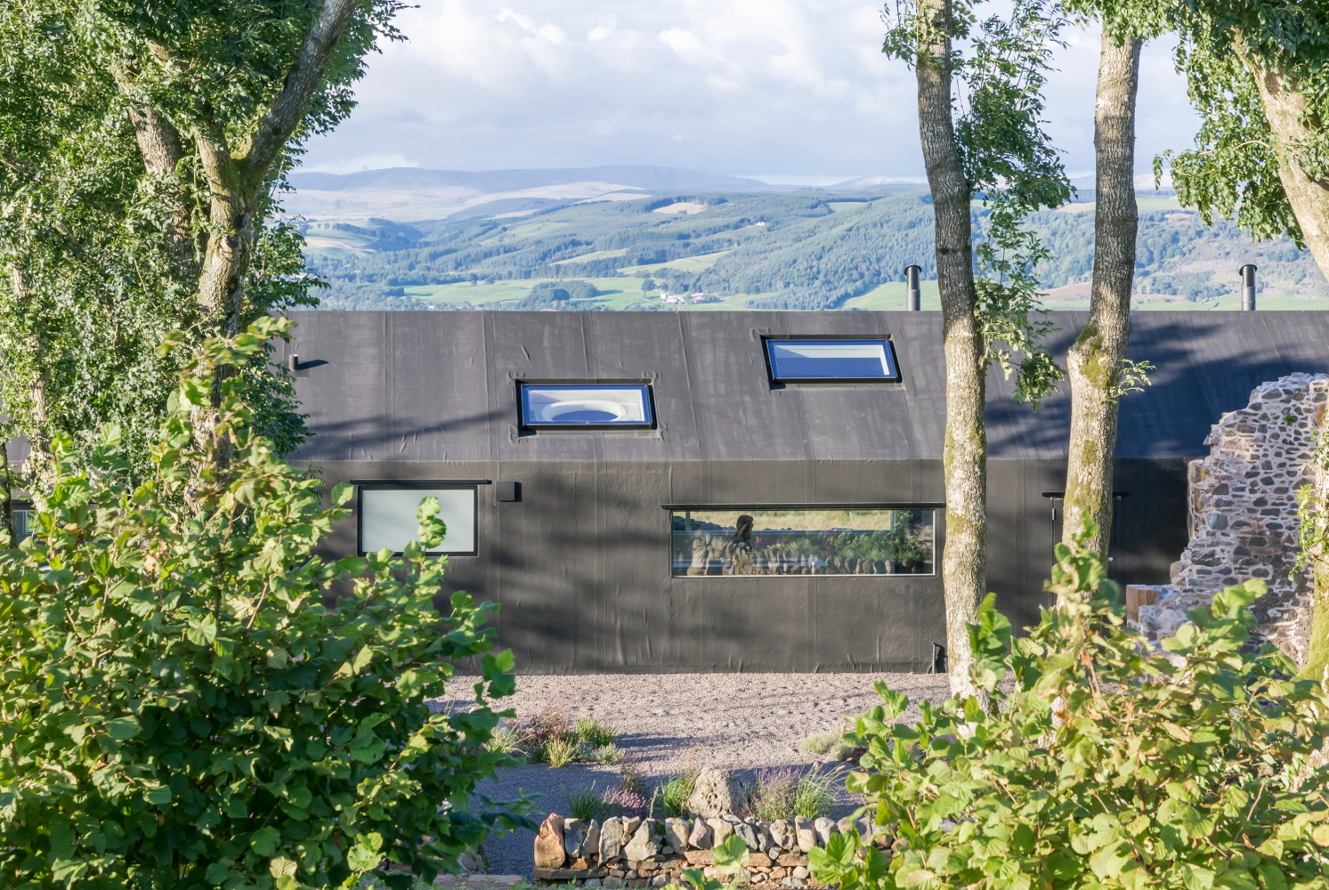 苏格兰废墟中的现代私人住宅-73