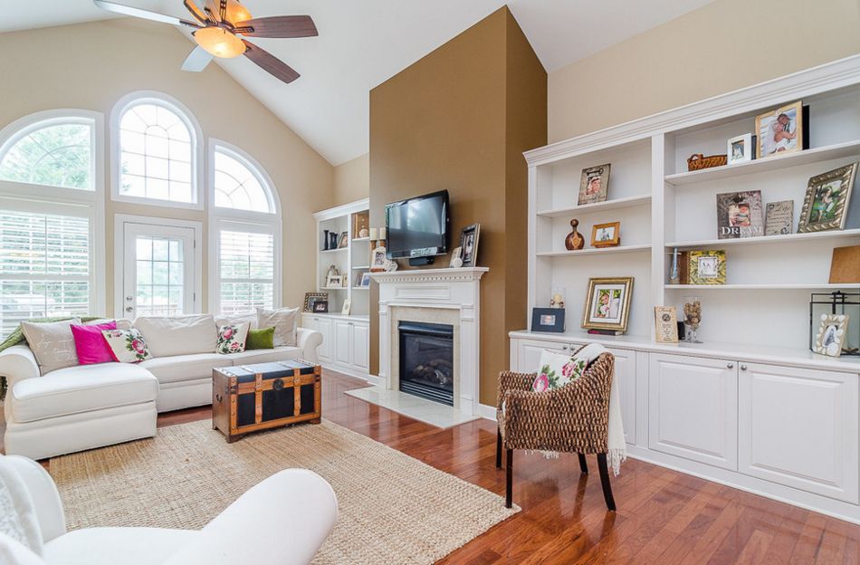 20 Everyday Wood-Laminate Flooring Inside Your Home-13