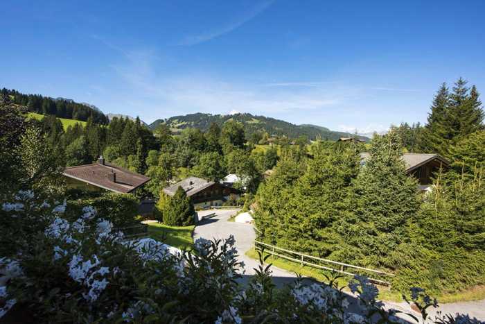 奥地利木屋别墅的现代黑色内饰设计-5