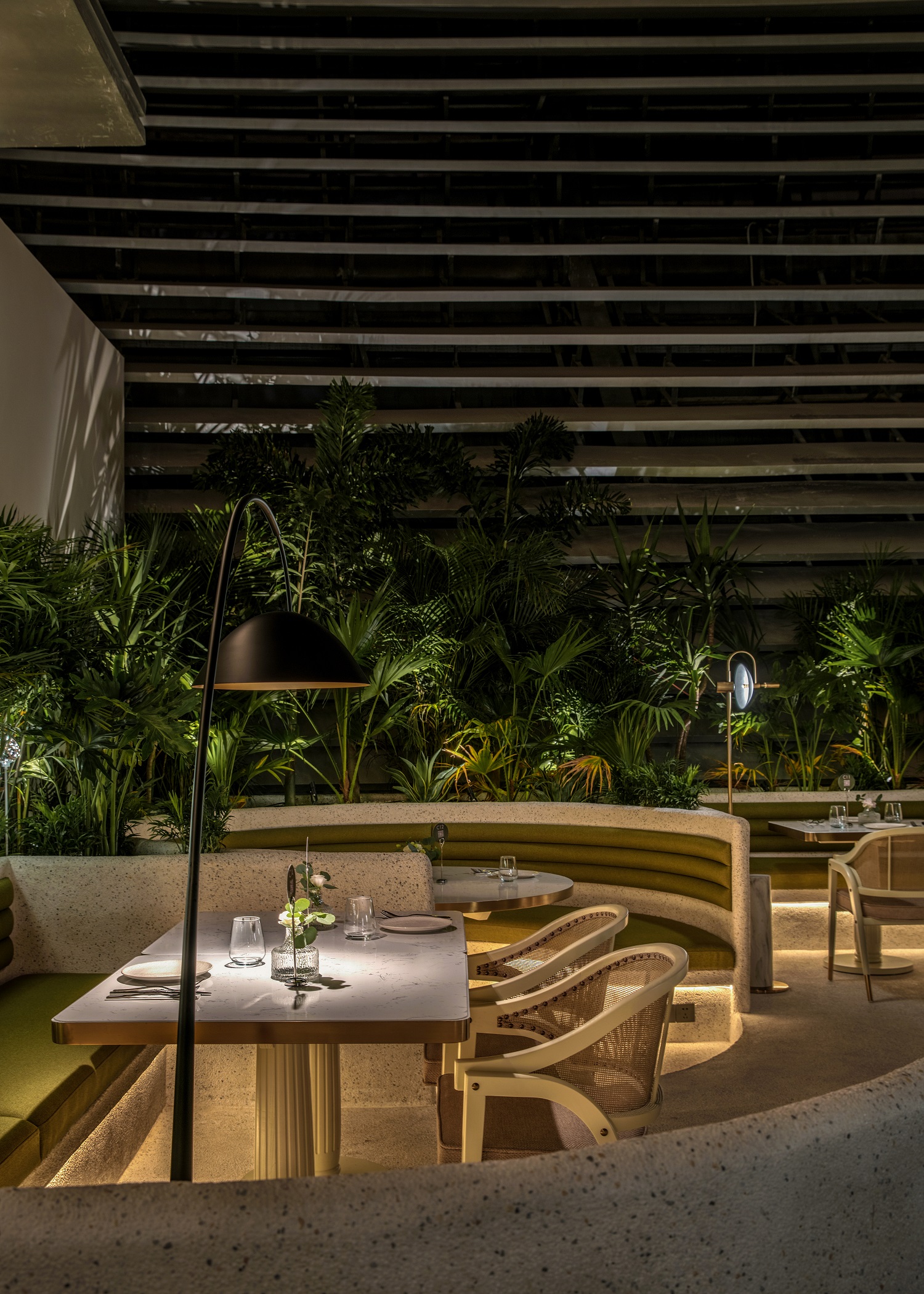 森榄•漂浮露台西餐厅丨中国重庆丨重庆顺意装饰公司-14