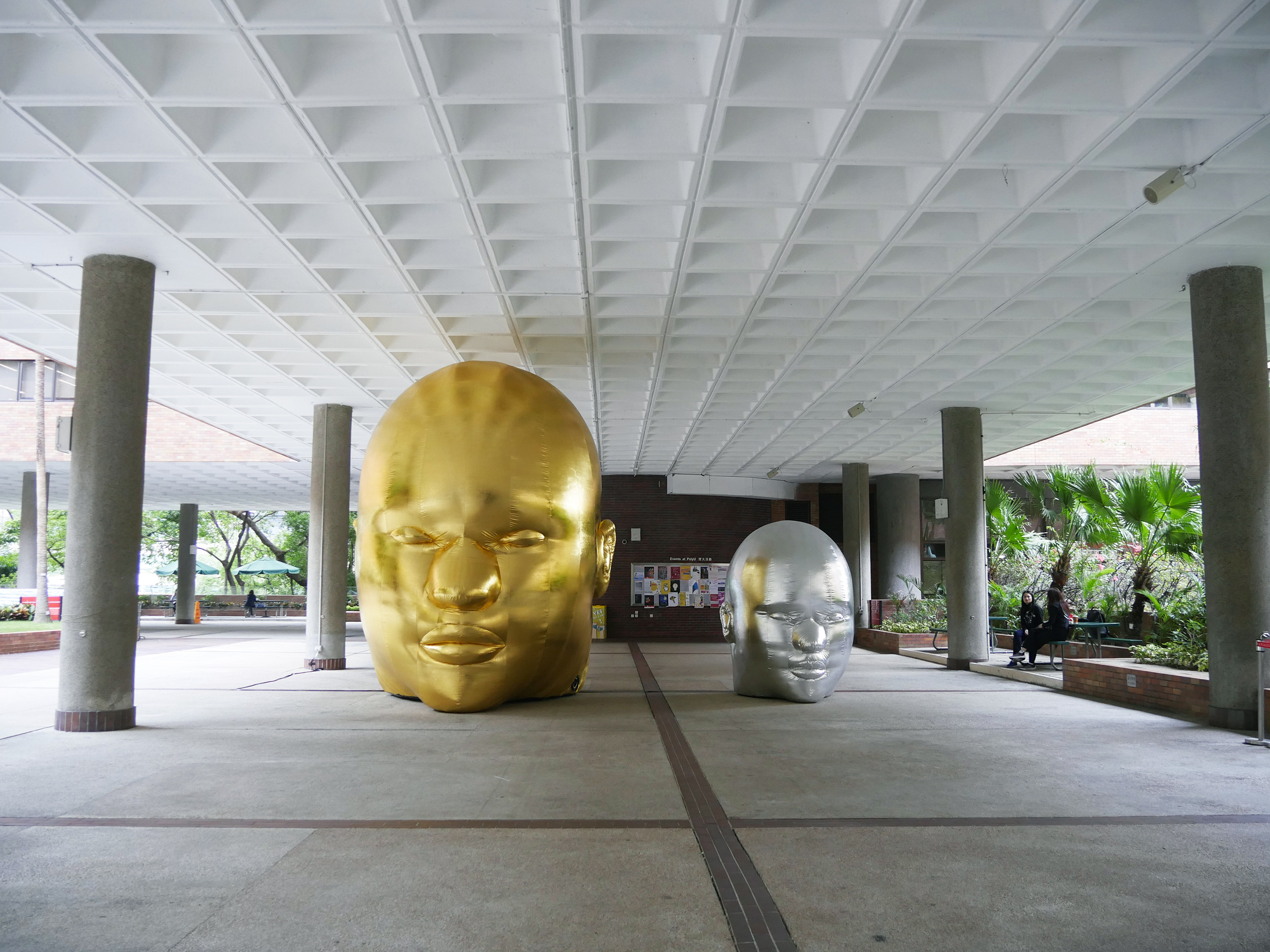 充气雕塑构建数字化空间，时尚与建筑的跨界融合-4