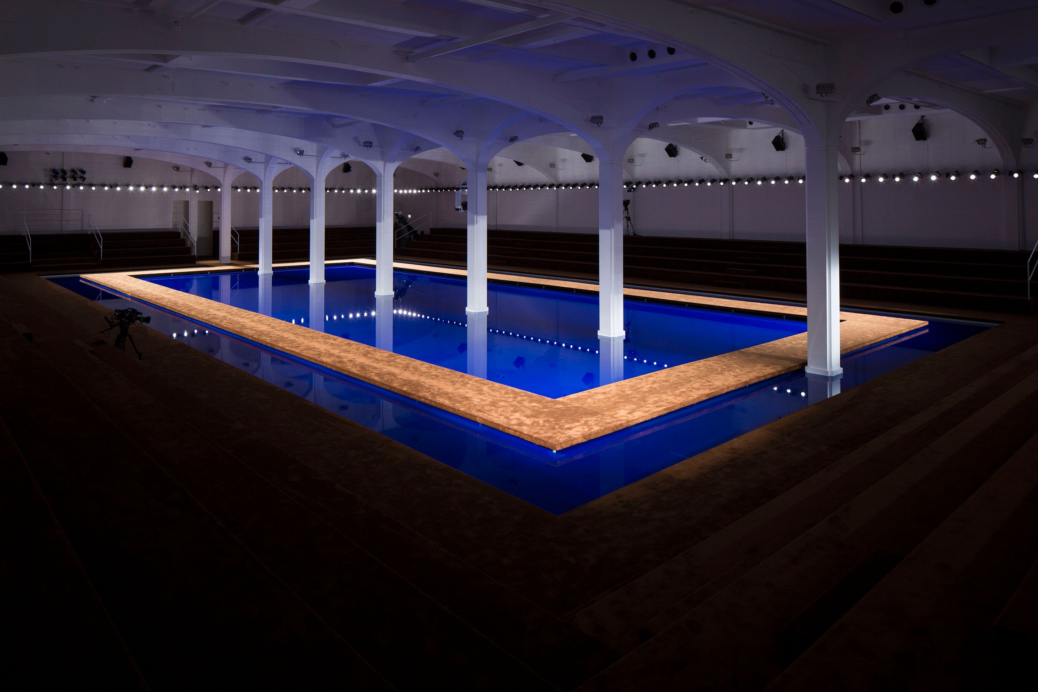 2015 春夏 Prada 时装秀 | 室内外空间的自然探索-1