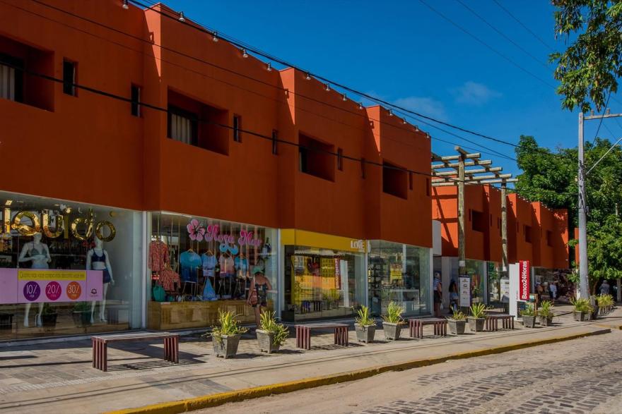 巴西 Villa da Pipa 购物别墅 | 木质与玻璃的完美结合-1