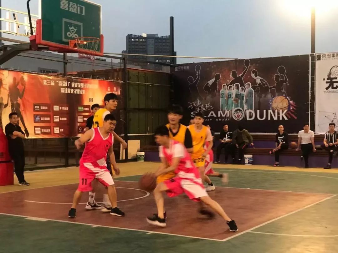 街头篮球赛激情对决,室内设计展现运动魅力-27