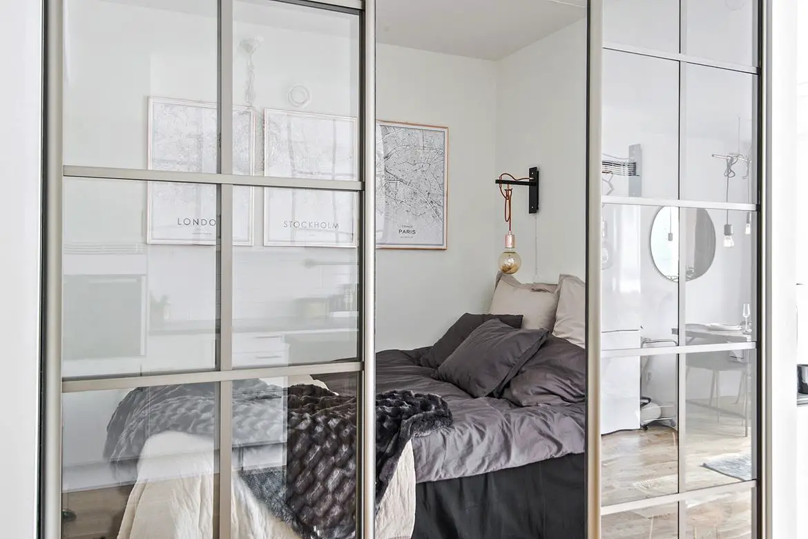 工业风玻璃隔间，打造舒适一室公寓-11