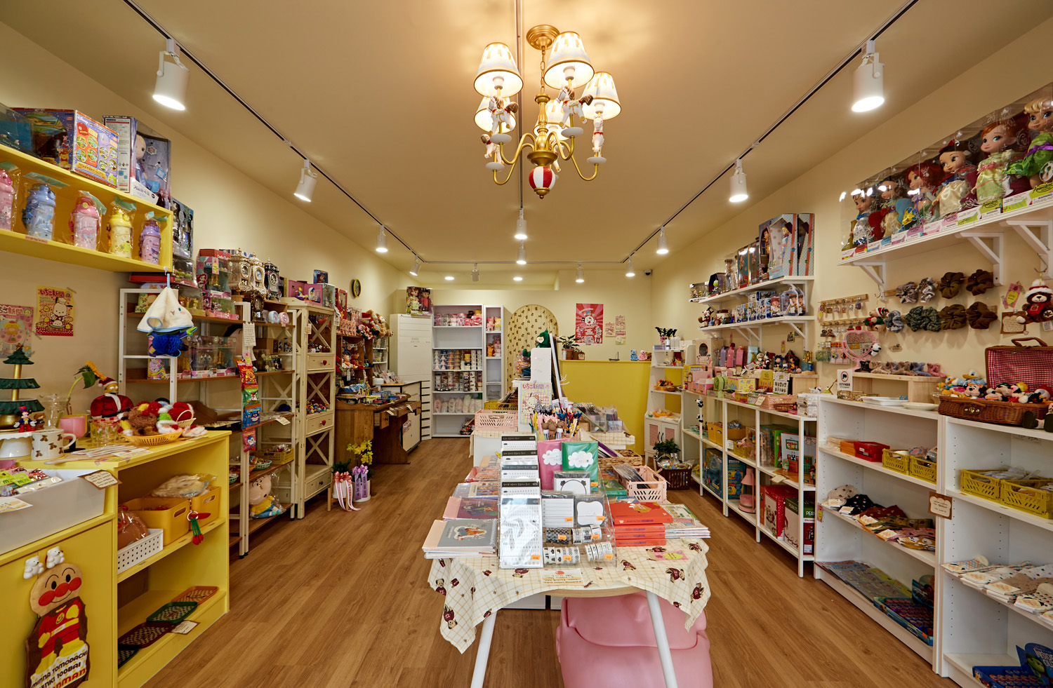 11 坪小店翻新，打造温馨橙色调空间-3