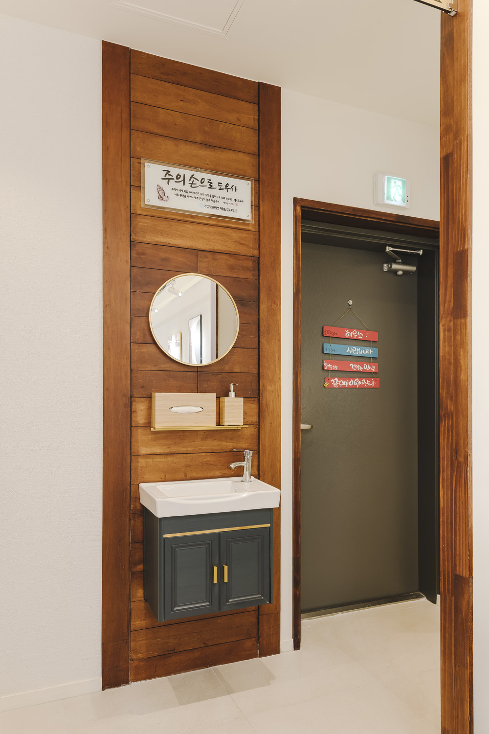 白色木纹，18 平极简韩屋的惊艳设计-15