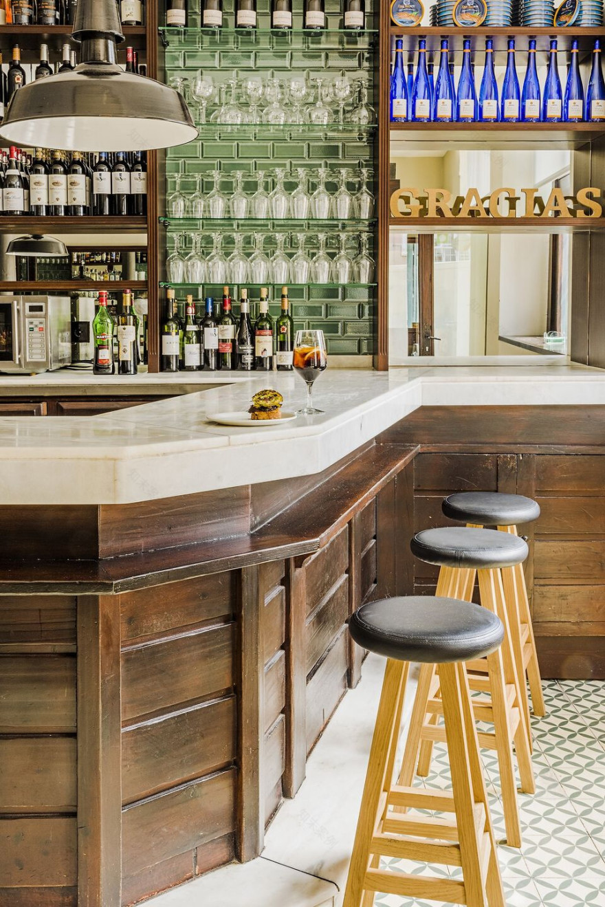 重塑历史印记,打造优雅餐饮空间-30