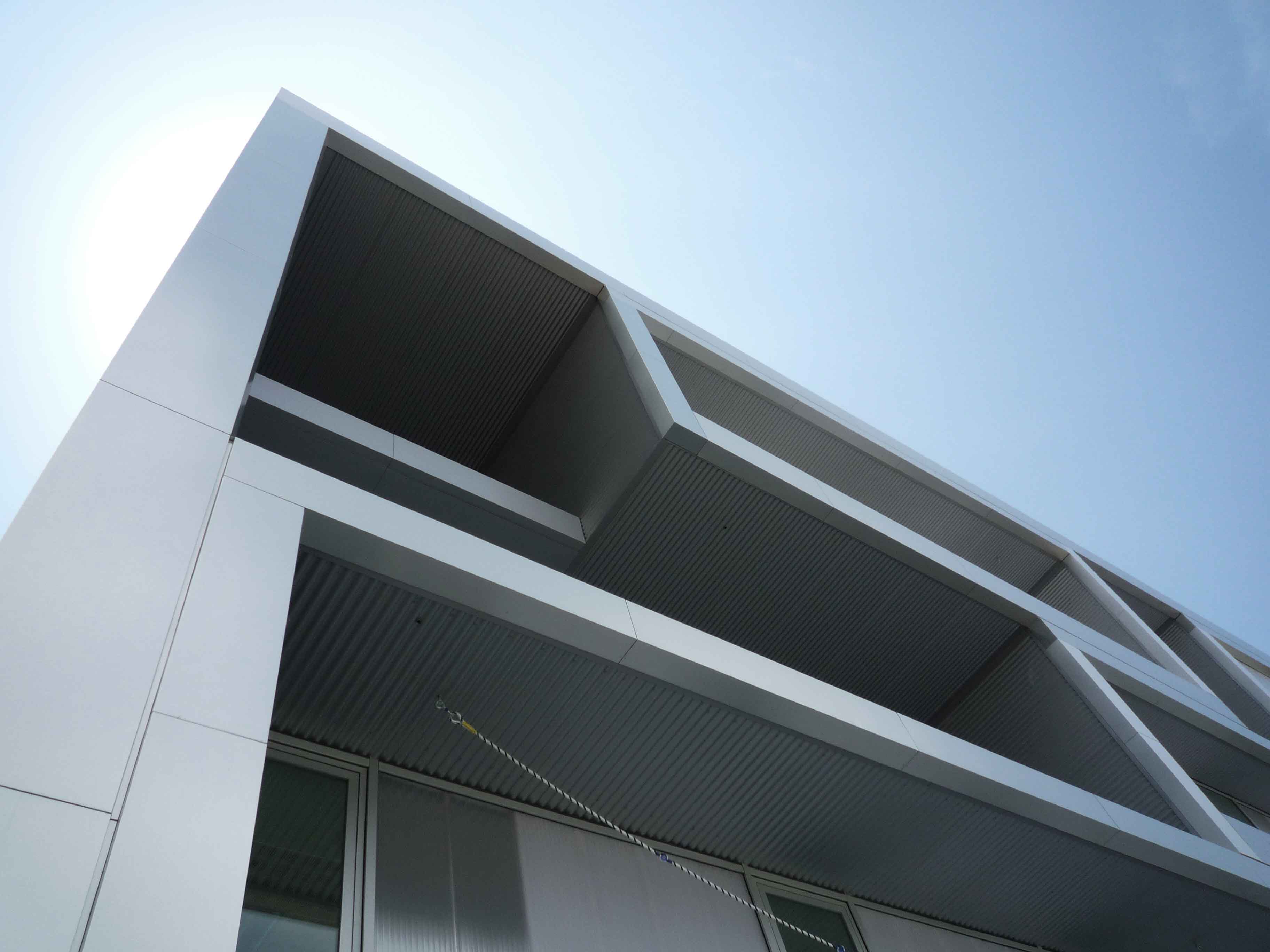 Antonio Matres Studio 打造铝制物流制造办公一体化建筑-14