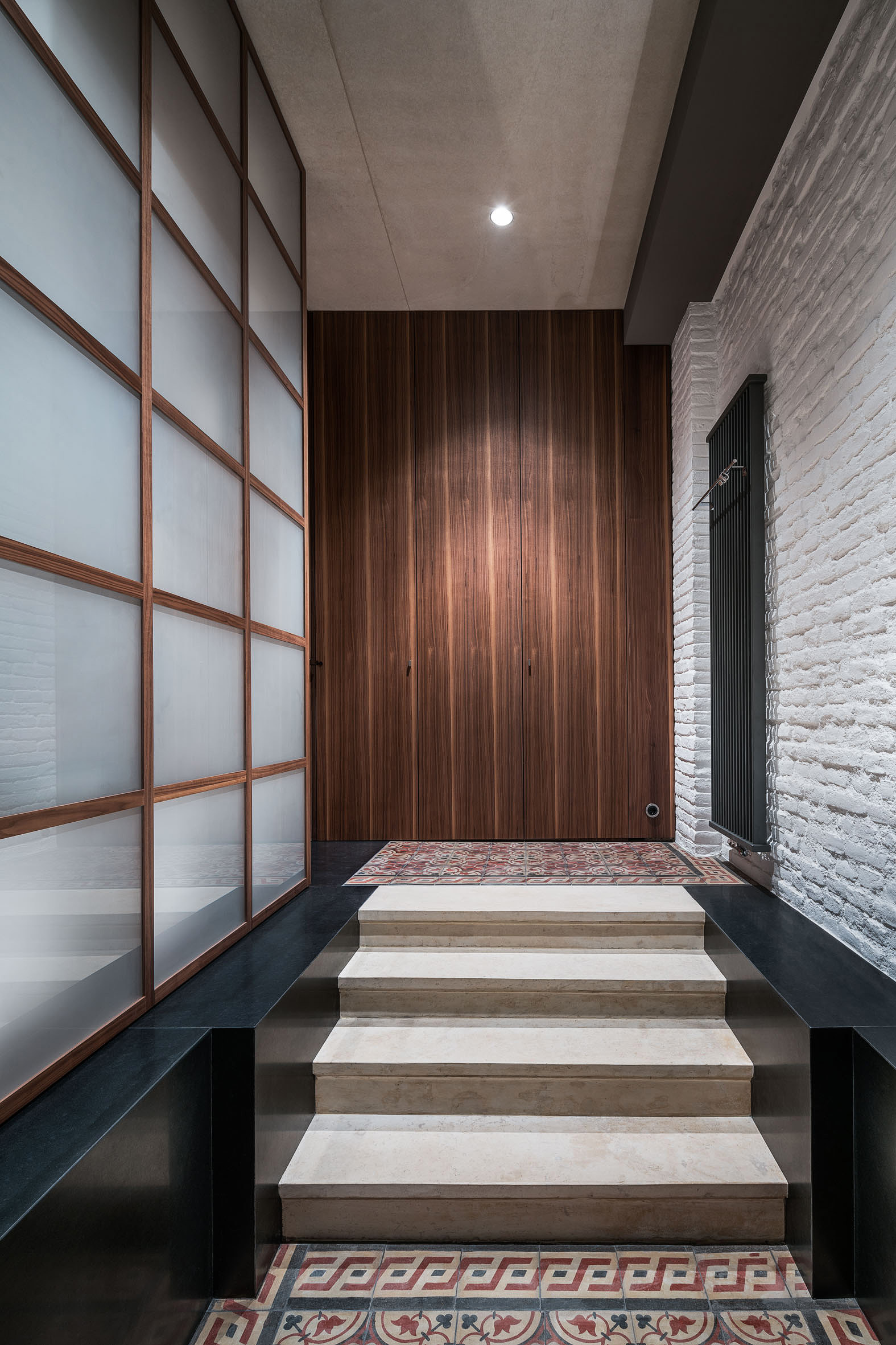 CLASSIC HOUSE SCULPTURE STAIRS-9