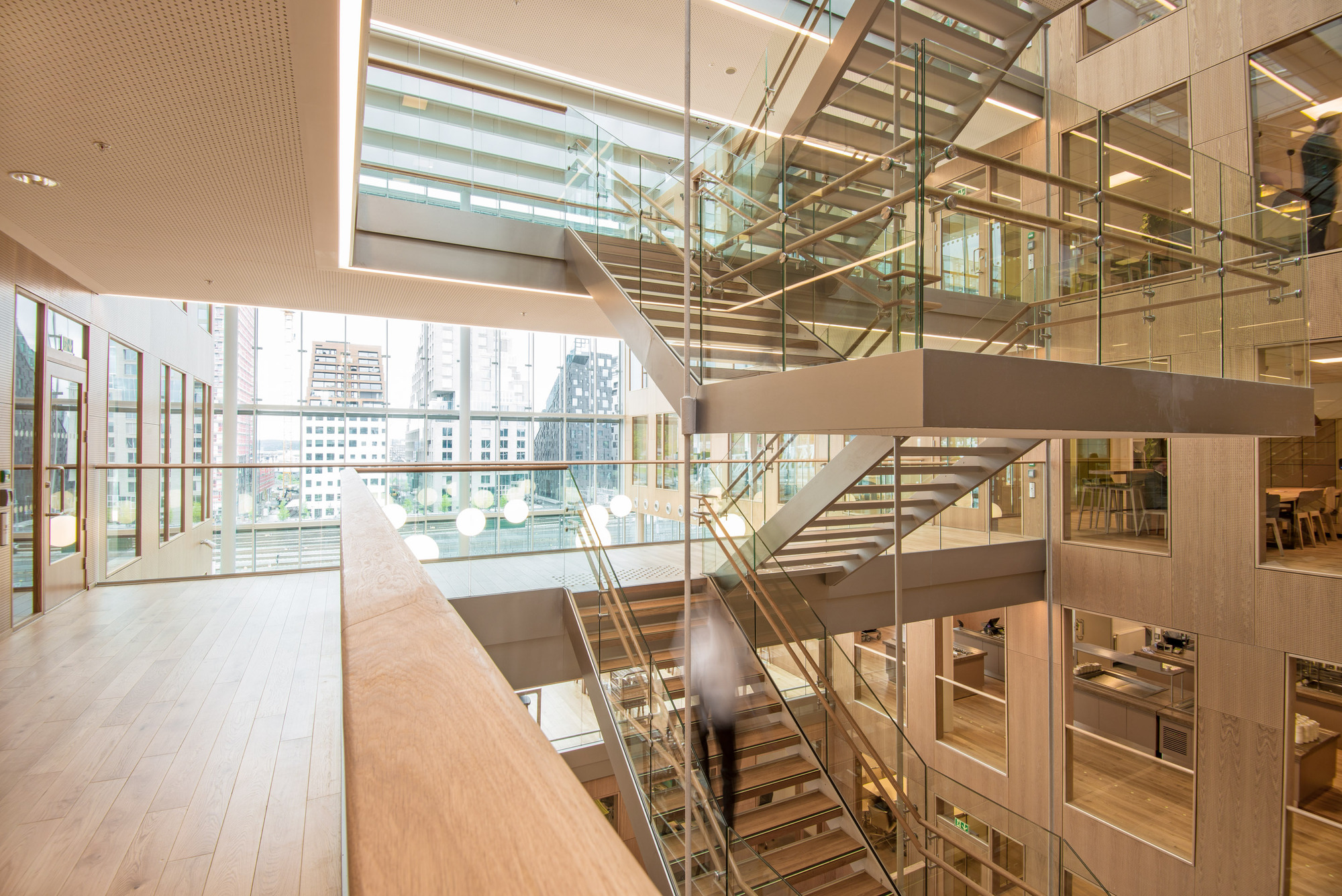 施韦格加德斯门 21 + 23-12