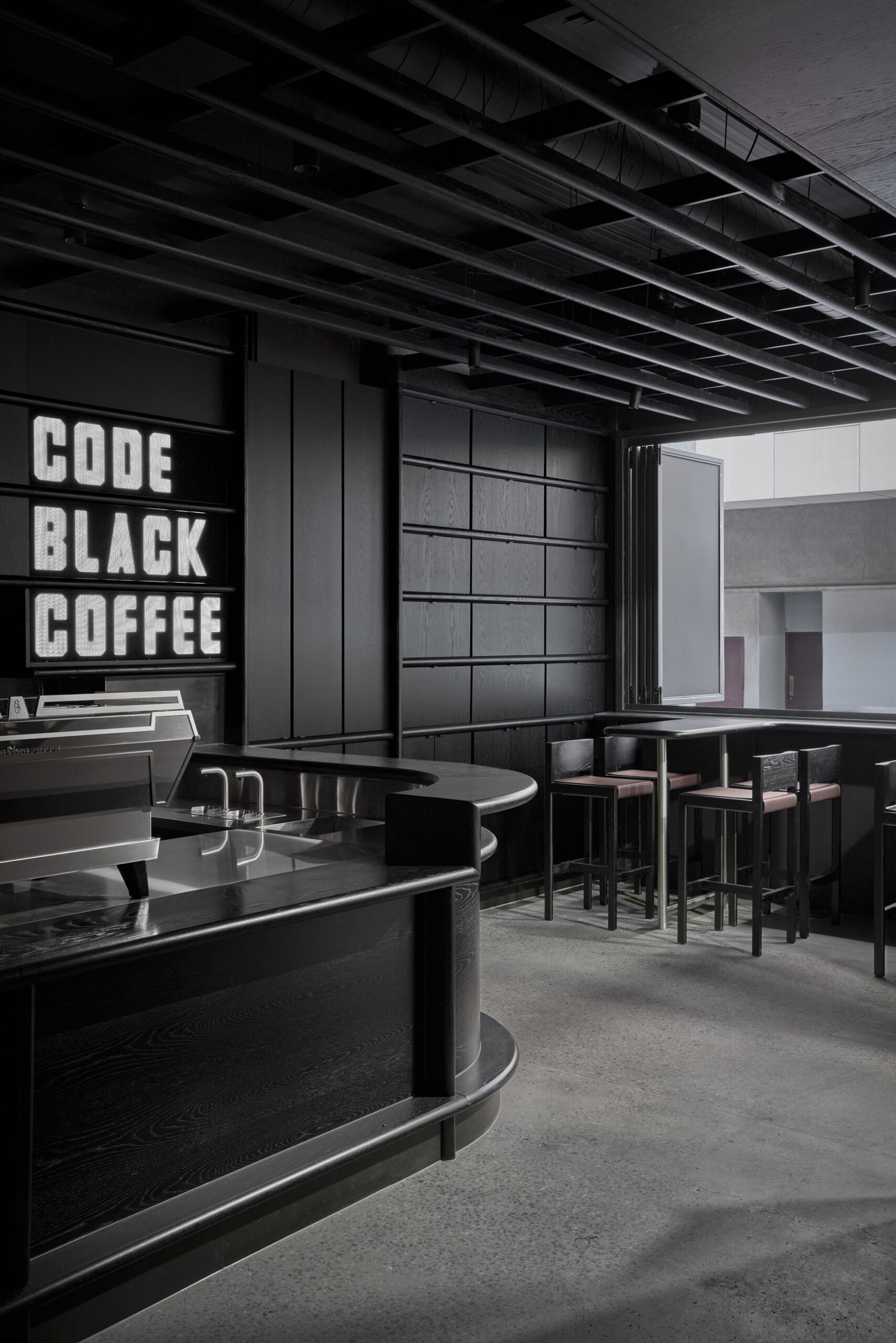 黑色代码晨间酒吧-38