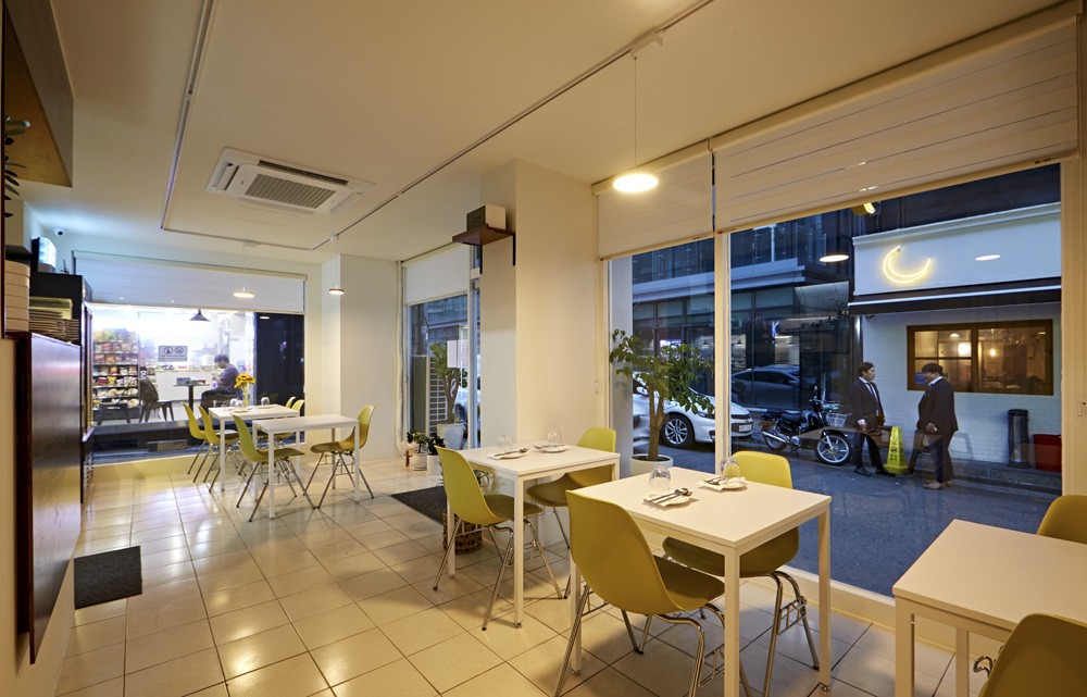 11 平小空间，白色与木质的极简餐厅设计-9