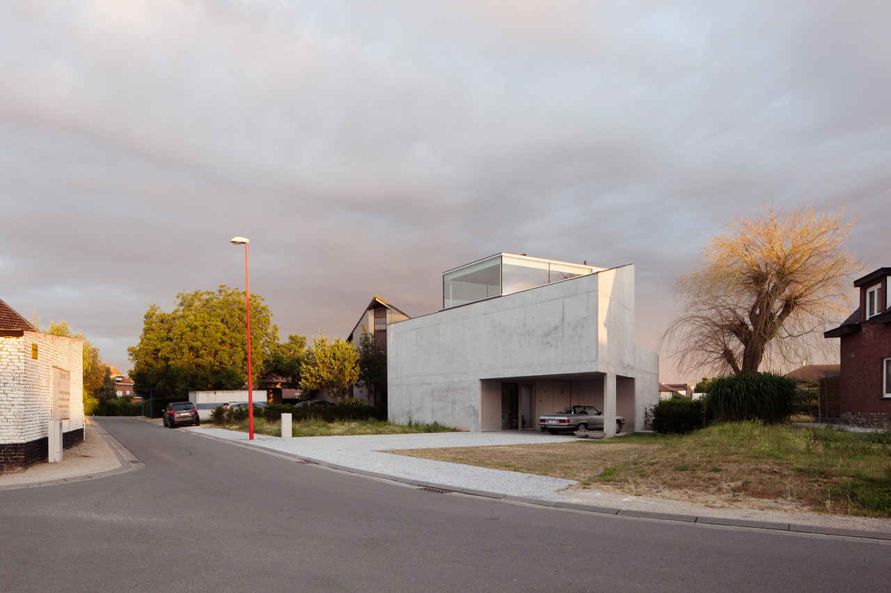 比利时布鲁塞尔混凝土独立住宅，内外一致的极简美学-7