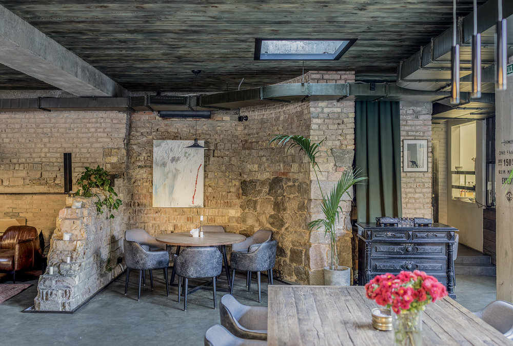 基辅“宿醉”酒吧 | 废墟中的自由空间-7