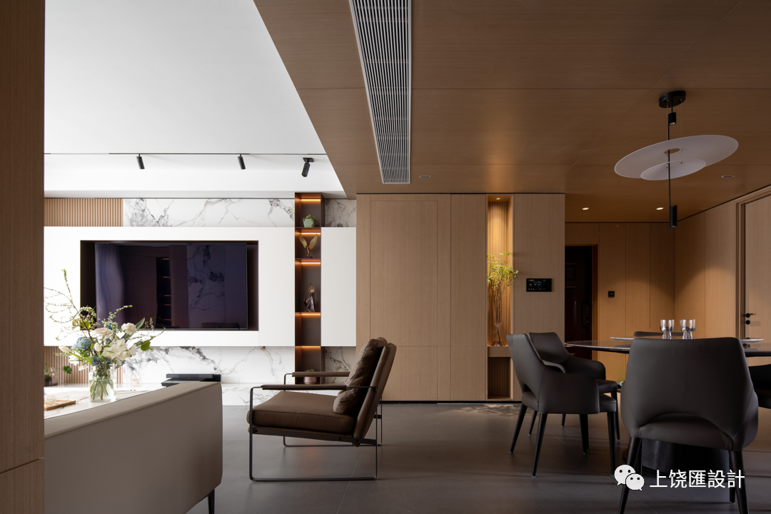 奶油白与原木色居住空间设计丨红石空间设计-2