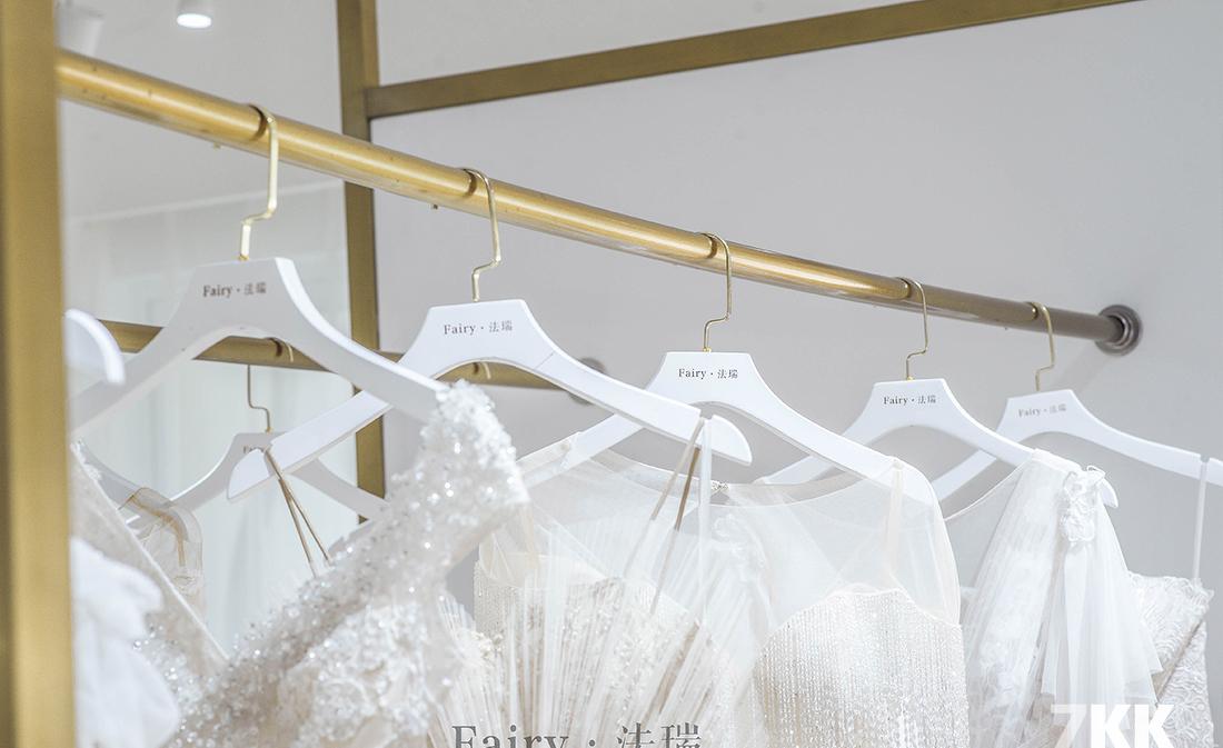 7KKdesign 丨 FaiRy 婚纱店 | 金色点缀的圣洁空间-27