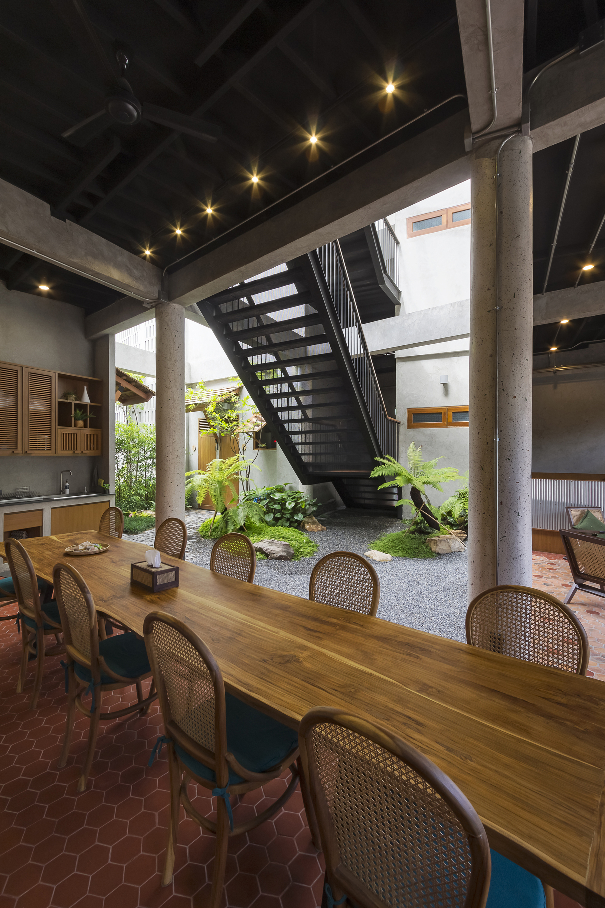 Hidden Garden Hostel / Full Scale Studio-15