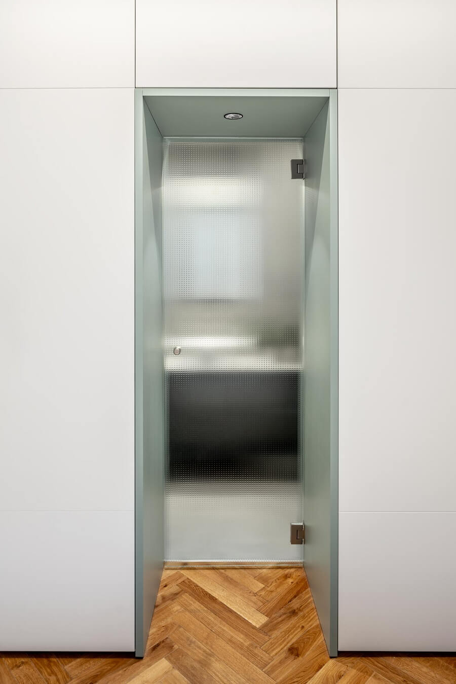 100 מר בתל אביב: המעצב של החבר שלי, מעצב שלי. - WALLS : WALLS-48