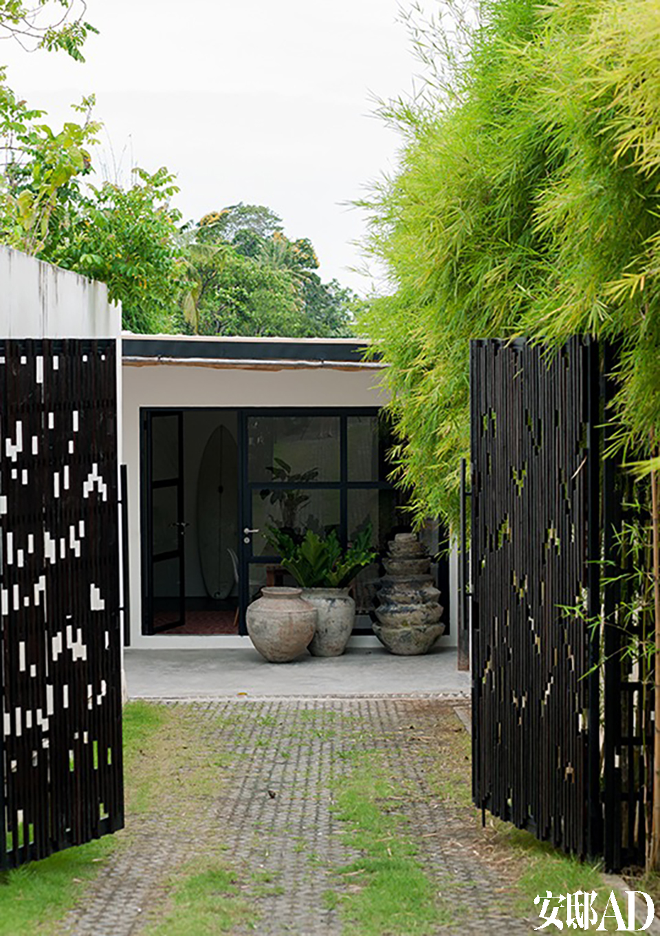 住在巴厘岛的一对工作狂-0