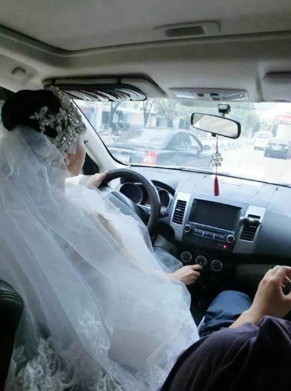 蓝色梦想婚礼,错拼背景墙的惊喜-4