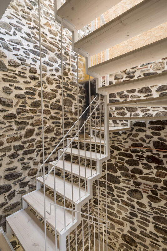 西班牙传统材料与现代结构共生之家-14