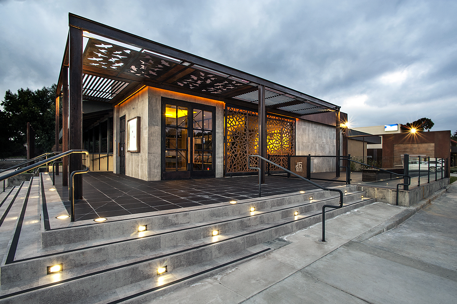 新日本铁板烧餐厅翻新-0