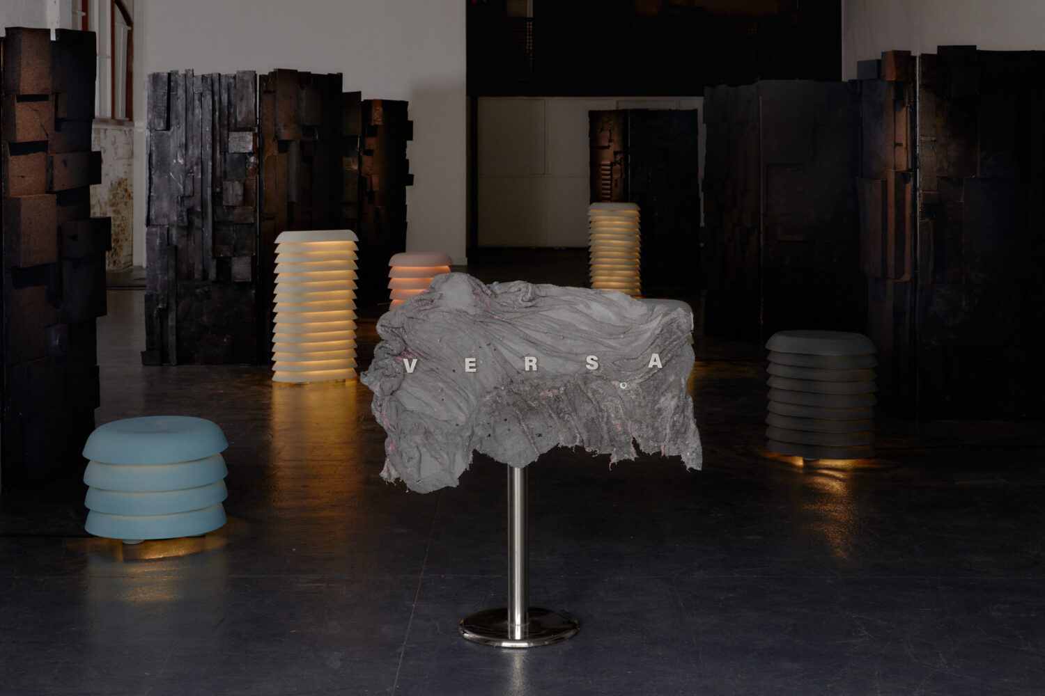 Tom Fereday & Charlie White 联合呈现 Versa,探讨废旧材料再利用的创意之作-14