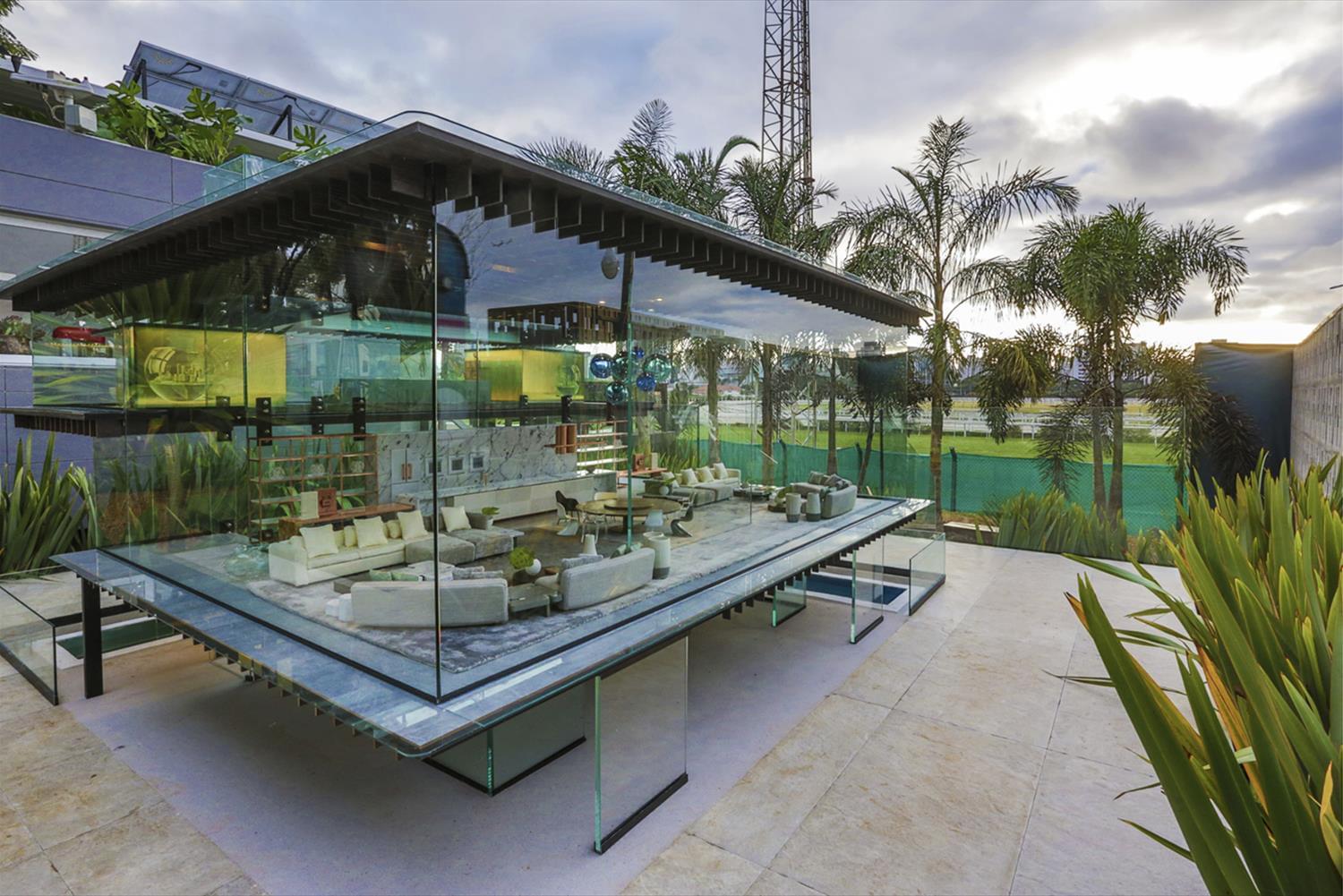 玻璃封闭的宠物小窝 · Casinha da Sissi-1